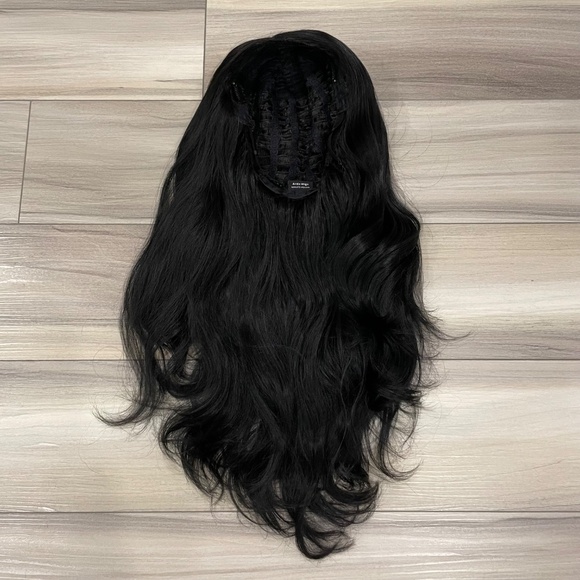 ARDA WIGS Black Long Wavy Classic Wig - Picture 12 of 12